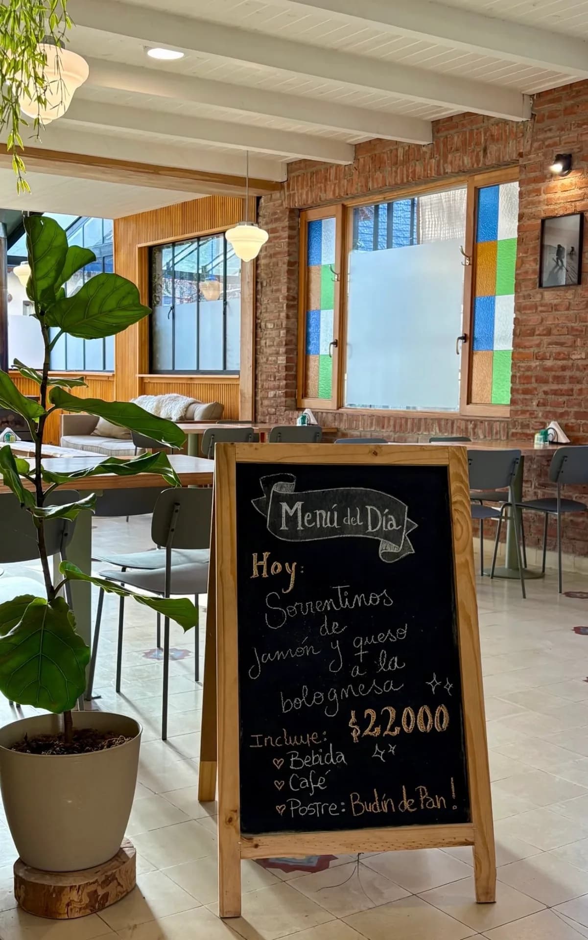 Menú del día: sorrentinos con bebida, café y postre, imagen 1