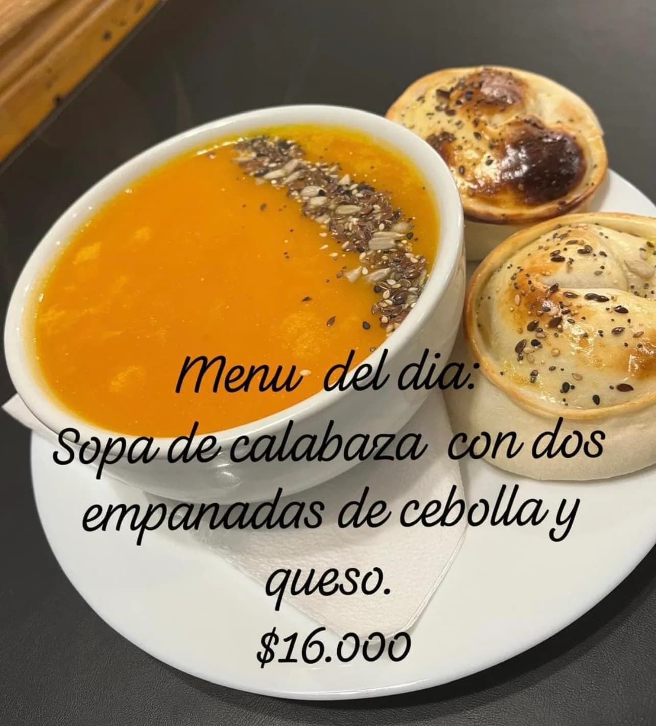 Sopa de calabaza con empanadas por $16.000, imagen 1