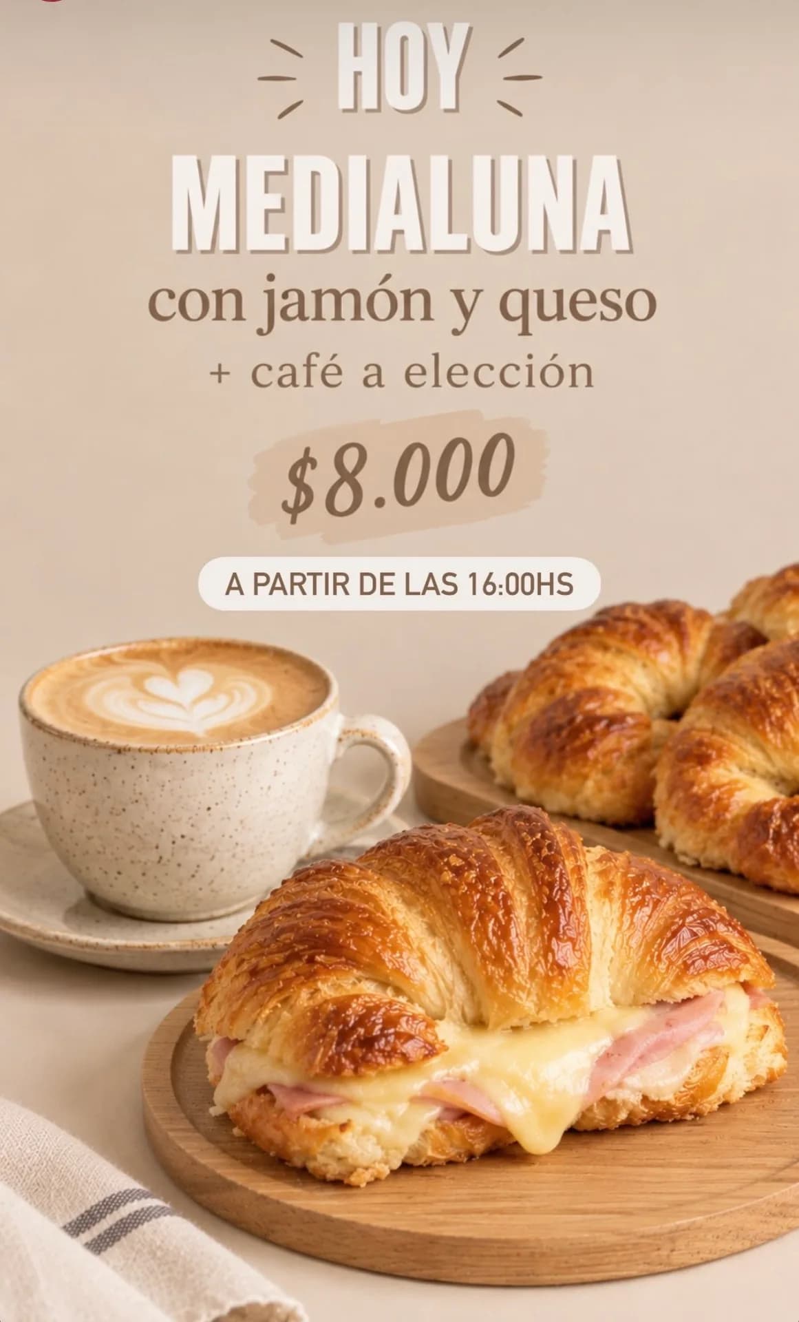 Medialuna con jamón y queso más café por $8.000, imagen 1